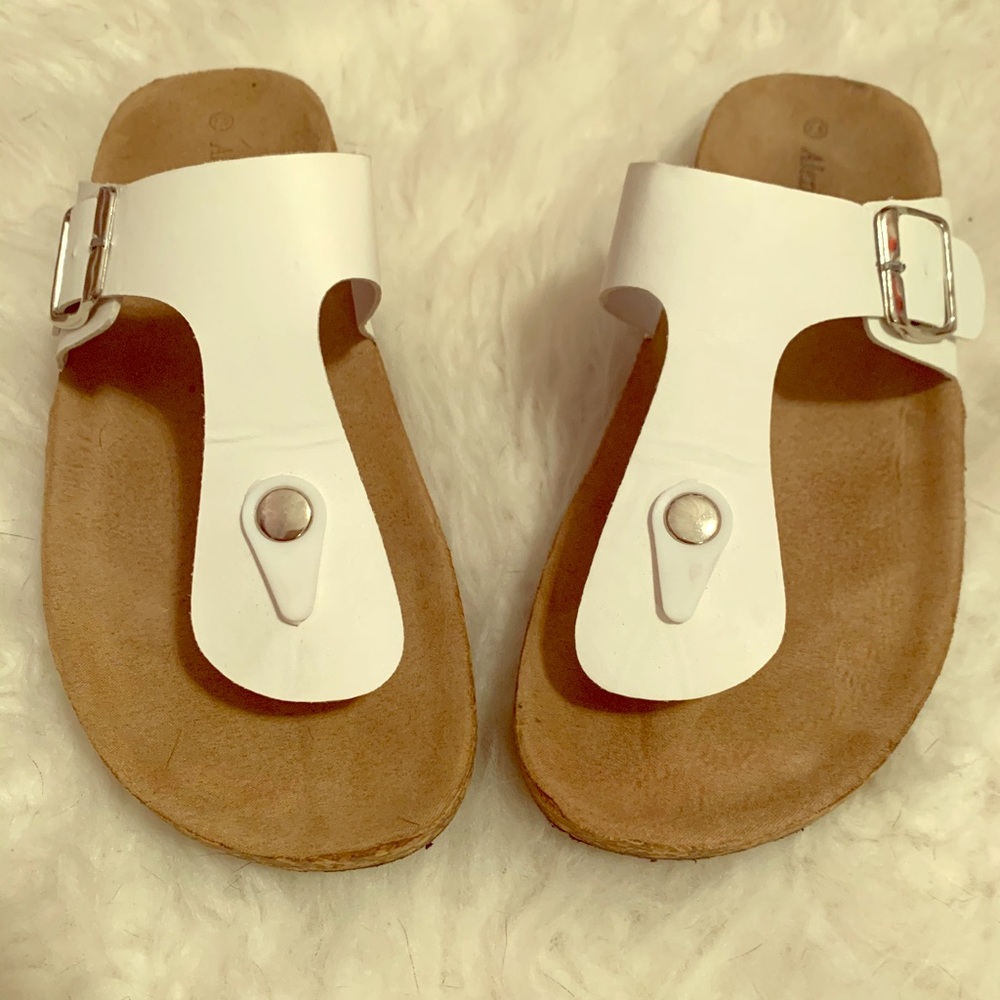 White sandals NWOT size 7.5 $8 or 3/$10
